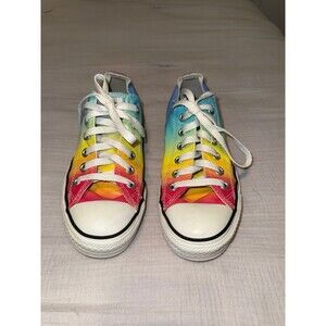 Converse women’s 7 men’s 5